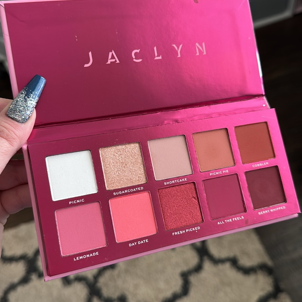 Jaclyn cosmetics “Strawberry feels” palette